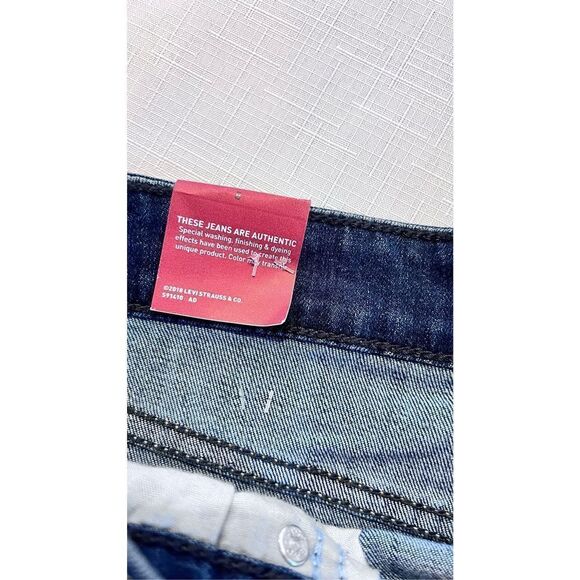 Levi's Womens Raw Edge Straight Denim Jean Mini Skirt Blue Medium Wash Size 8 - Picture 6 of 12